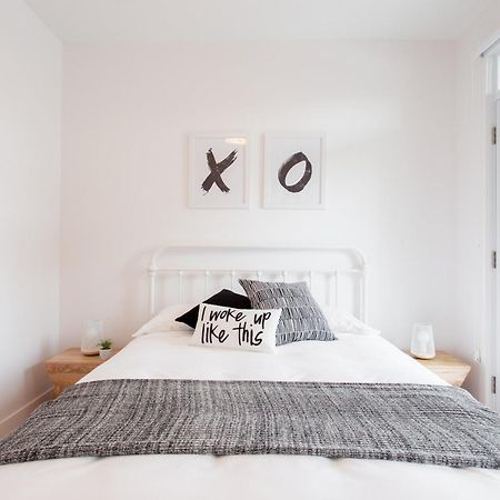 Hip, Stylish Apartment In Little Italy By Den Stays A Montréal Rum bild