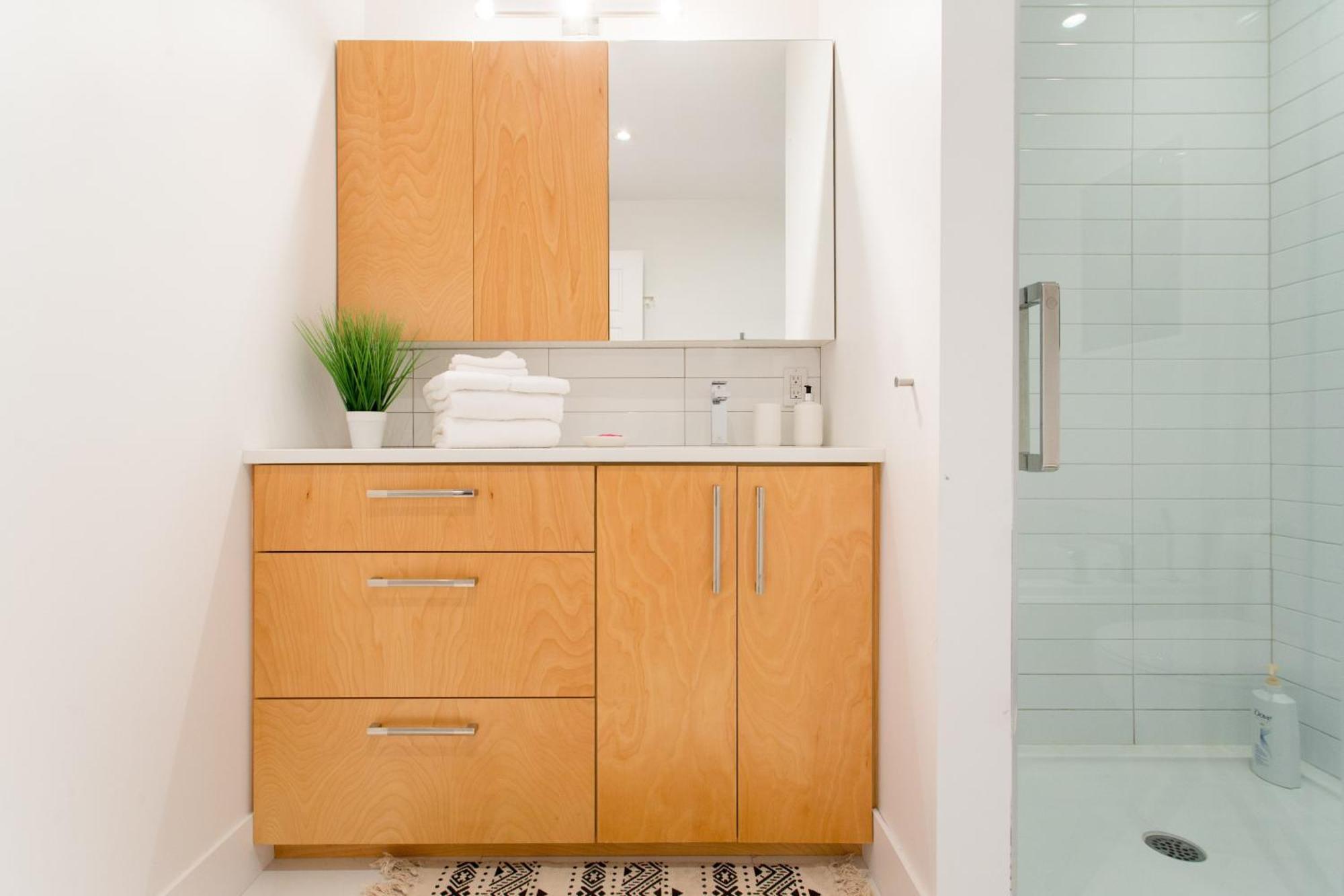 Hip, Stylish Apartment In Little Italy By Den Stays A Montréal Rum bild
