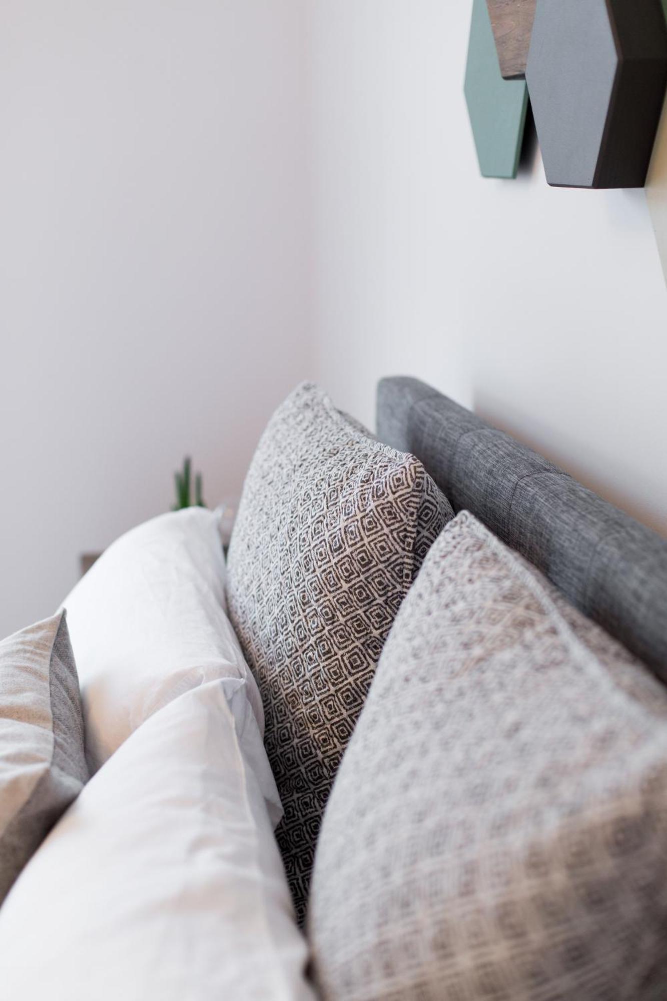Hip, Stylish Apartment In Little Italy By Den Stays A Montréal Rum bild