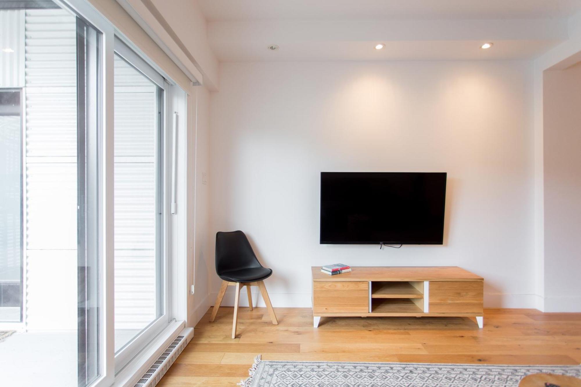 Hip, Stylish Apartment In Little Italy By Den Stays A Montréal Rum bild